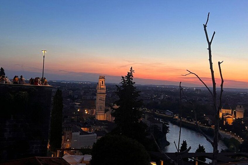 Unique Verona food and wine walking tour at sunset 3