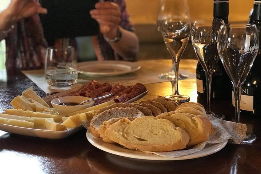 Amarone wine tour , 2 wineries with delicious lunch & panoramic stops 5