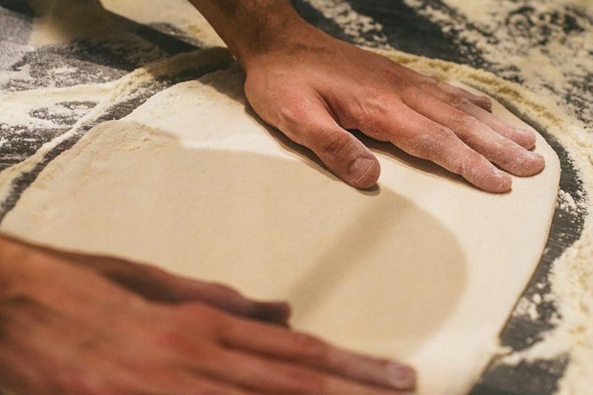 Pizza cooking class in a true pizzeria in the heart of Verona 1