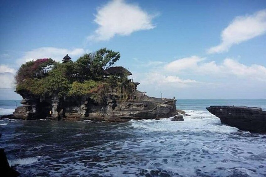 tanah lot temple