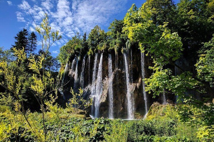 All inclusive luxury daytrip to Plitvice from Zagreb.