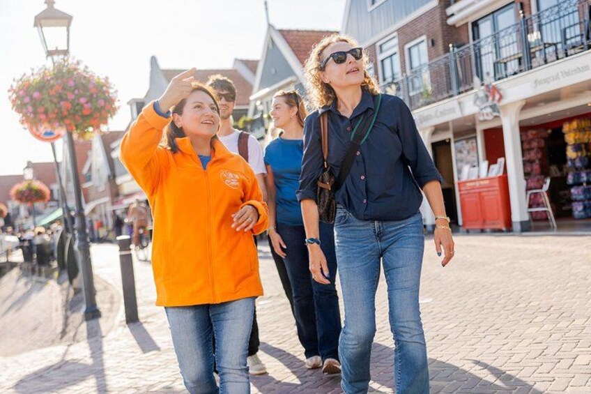Volendam with tour guide 4