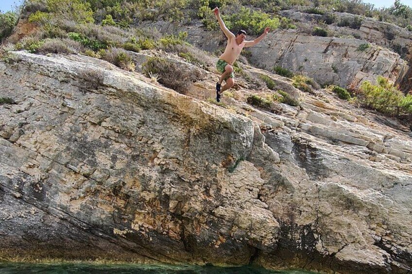 Cliff jumping in Pritiscina bay on island Vis, Blue cave 5 islands tour 5