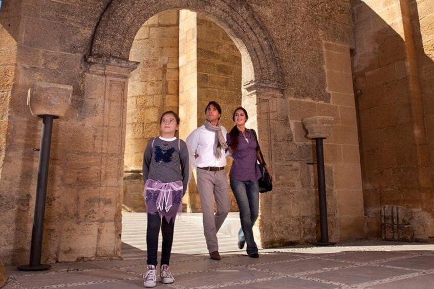Skip the Line: Fortaleza de la Mota Admission Ticket 3