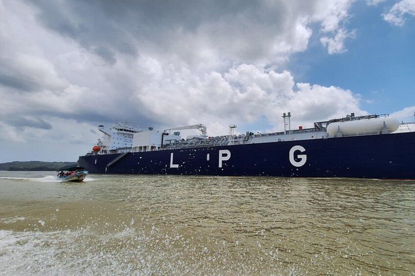 Boat tour on Gatun Lake in the Panama Canal 3
