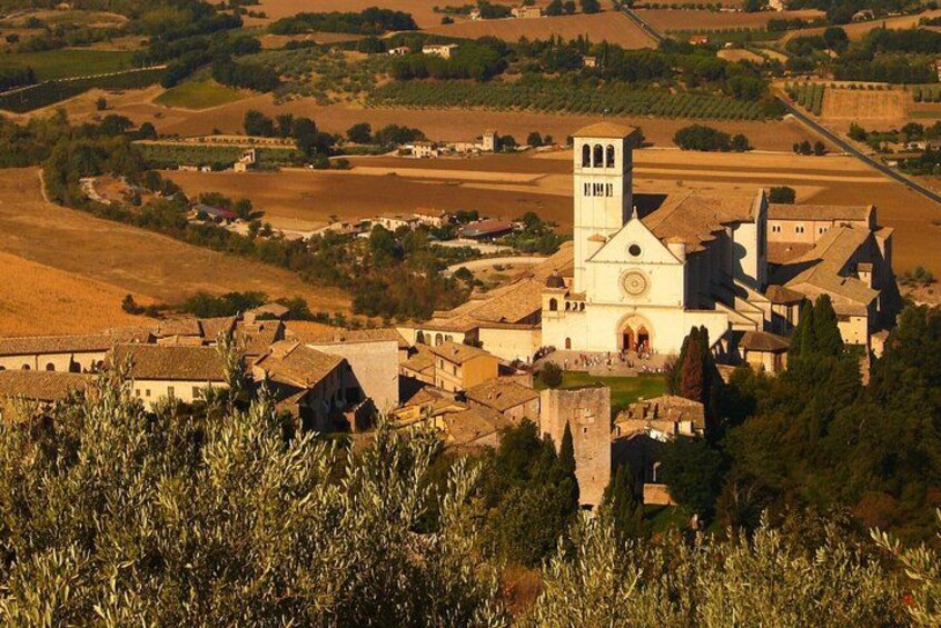 Small Group Tour of Assisi and St. Francis Basilica 4