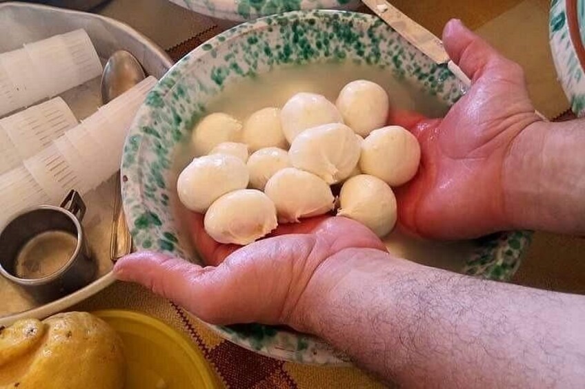 Toss, Bake, Cheers! - Sorrento Pizza Making Class with Wine 5