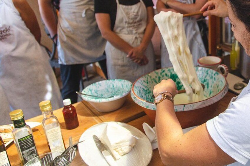 Toss, Bake, Cheers! - Sorrento Pizza Making Class with Wine 4