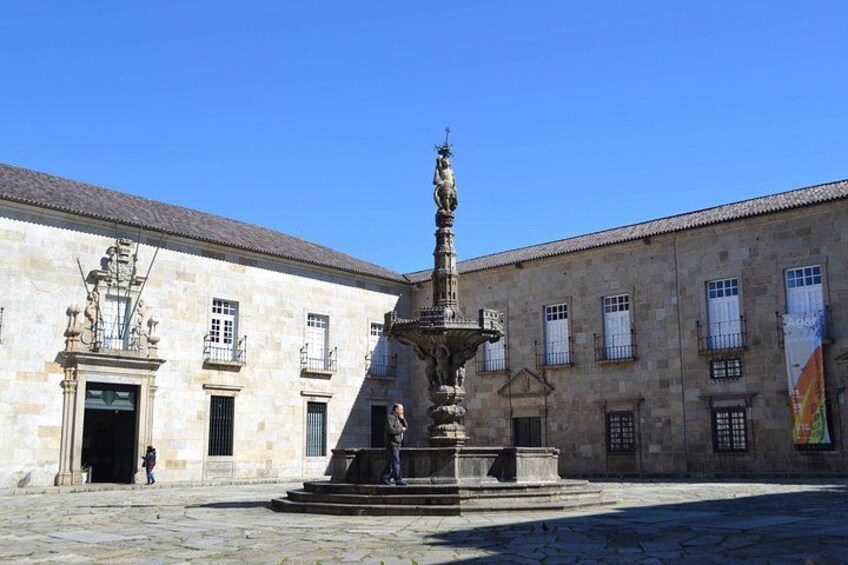 From Porto: Braga & Guimarães Full-Day Tour with Lunch 3