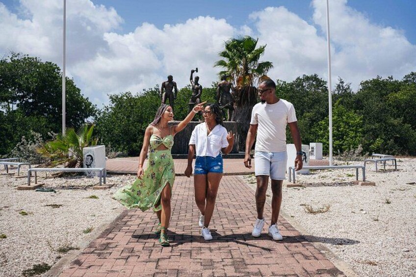 Discover Willemstad & Lunch ( Half day tour) 3