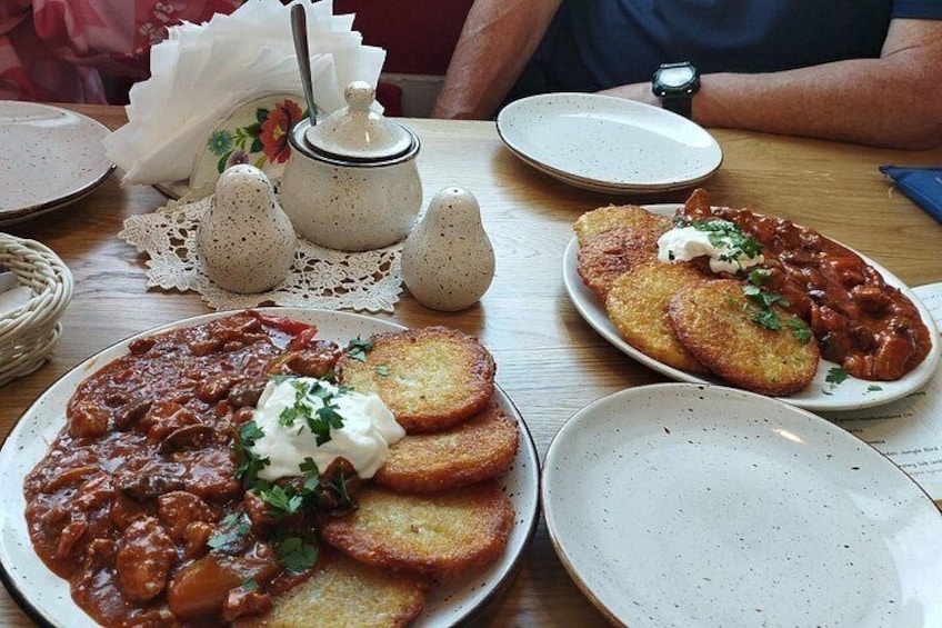 Half-Day Polish Food Walking Tour with Guide and Dinner 4