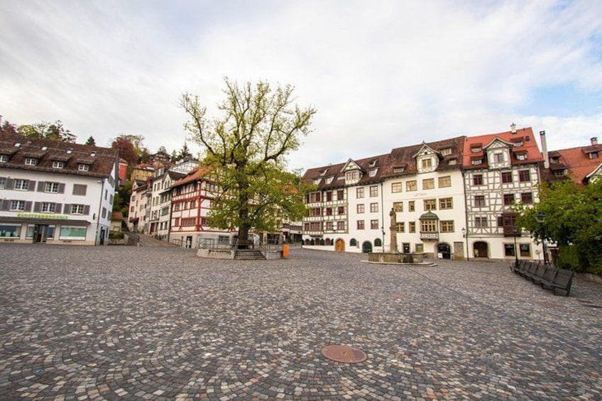 1 Hour Express Walk of St. Gallen with a Local 2