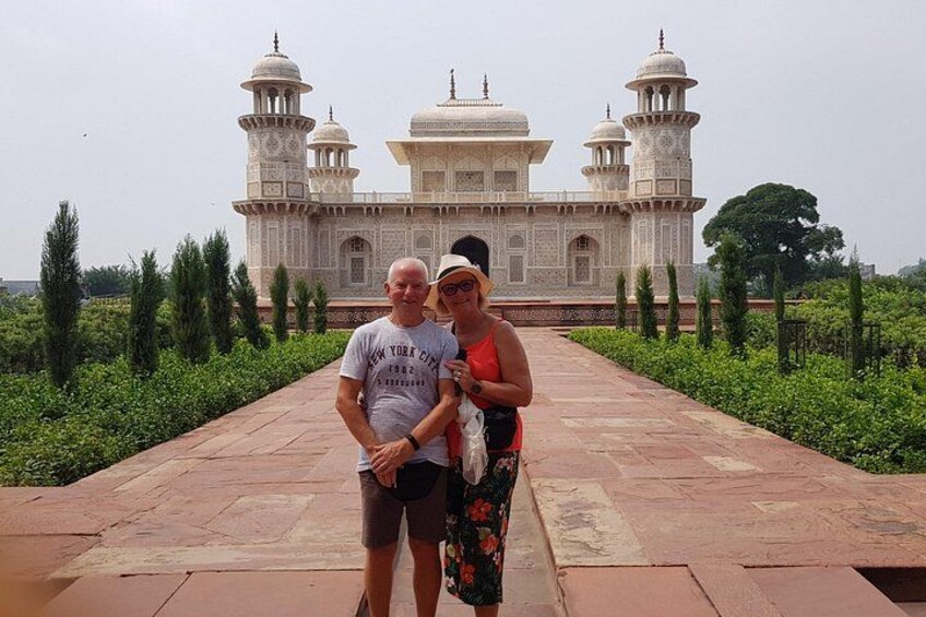 All Inclusive Day Trip to Taj Mahal, Agra Fort and Baby Taj from Delhi by Car 5