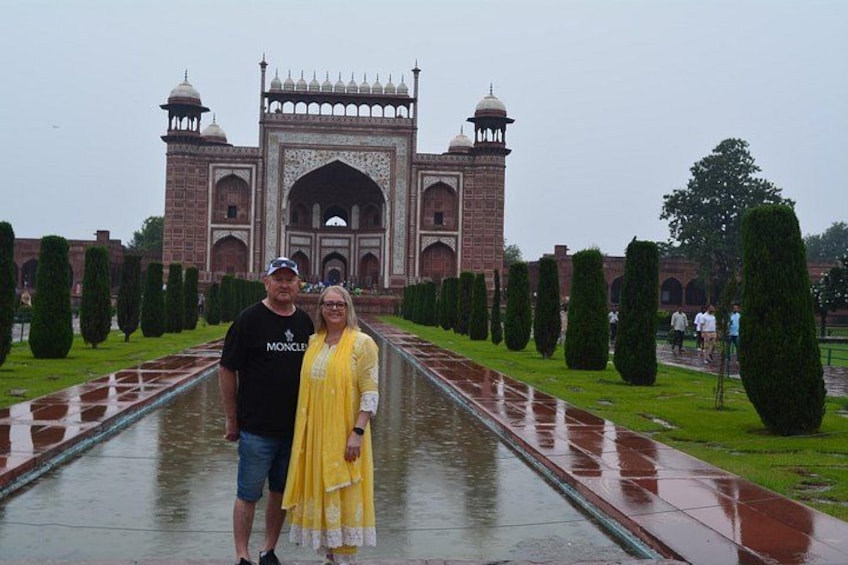 All Inclusive Day Trip to Taj Mahal, Agra Fort and Baby Taj from Delhi by Car 3