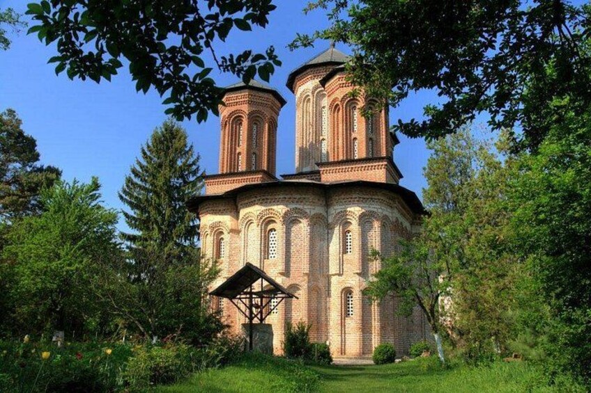 Small Group Tour to Mogosoaia Palace and Snagov Monastery 2