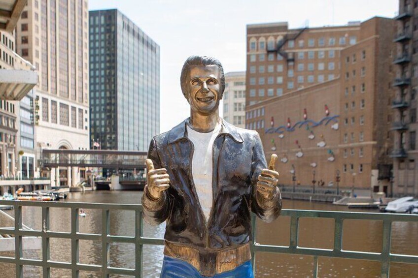 Milwaukee Food Tour with 5 Local Favorites Tastings & Secret Dish 2