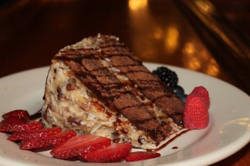 Milwaukee Food Tour with 5 Local Favorites Tastings & Secret Dish 3