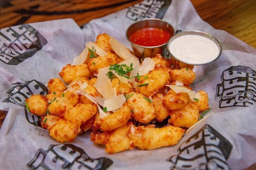 Milwaukee Food Tour with 5 Local Favorites Tastings & Secret Dish 5