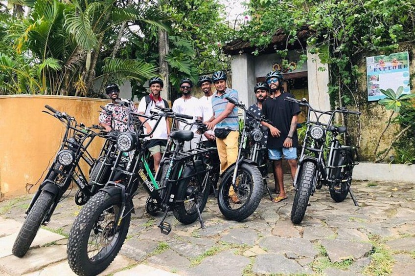 E-bike Tour Galle Countryside Retro Style E-Bikes 1