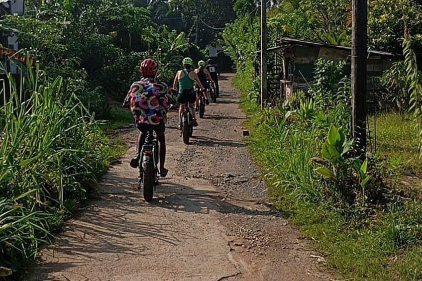 E-bike Tour Galle Countryside Retro Style E-Bikes 2