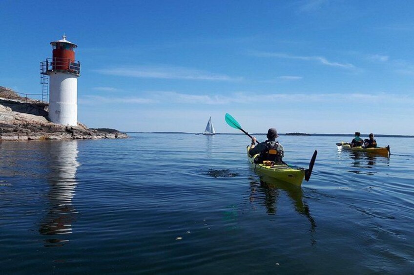 Slowly passing by a lighthouse 4