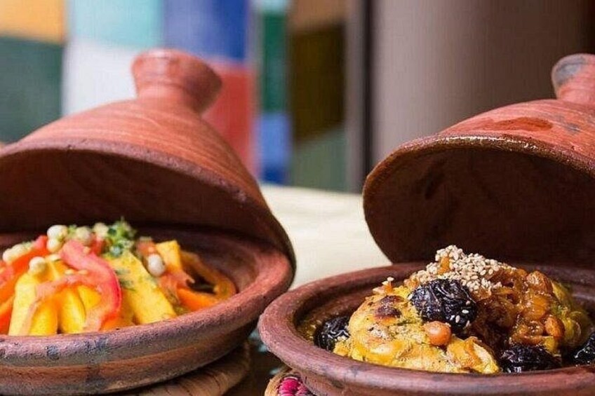 Two traditional clay pots with food. 3