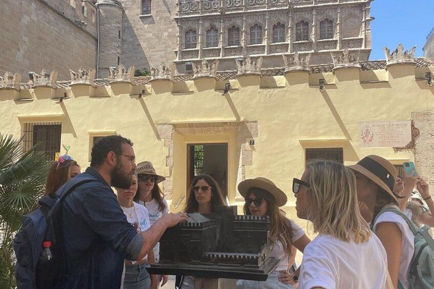 Valencia: Cathedral, St. Nicholas & Silk Exchange Tour + Tickets 5