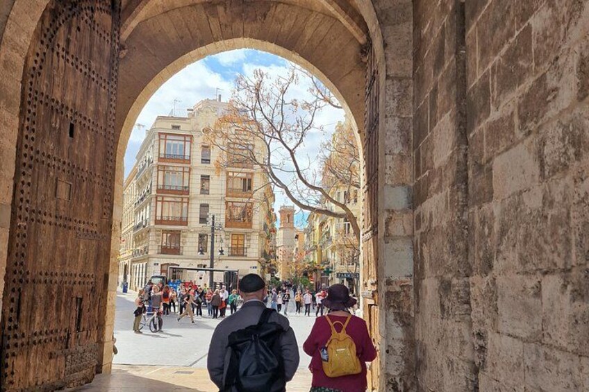 Valencia: Cathedral, St. Nicholas & Silk Exchange Tour + Tickets 2