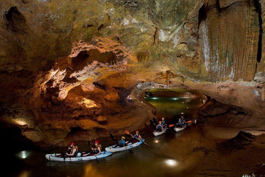 A group speleolokayaking in the interior of the San José caves 3