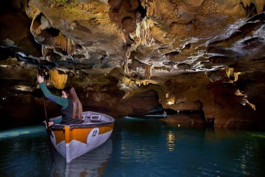 Navigating through the interior of the san josé caves 5