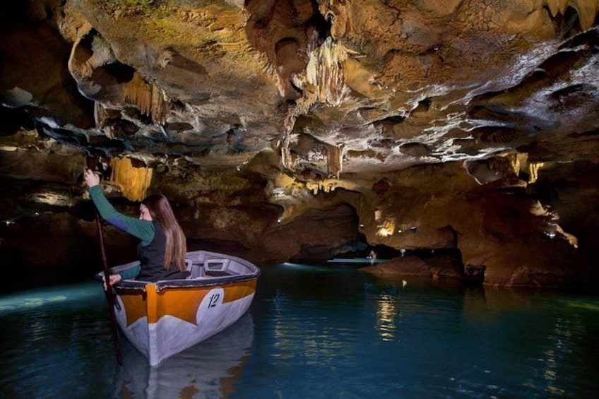 Navigating through the interior of the san josé caves 4