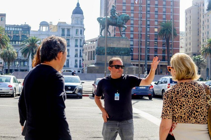 Half-day Regular City Tour at Montevideo 3
