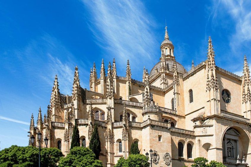 Segovia Tour with Guided Walking Tour Included 1