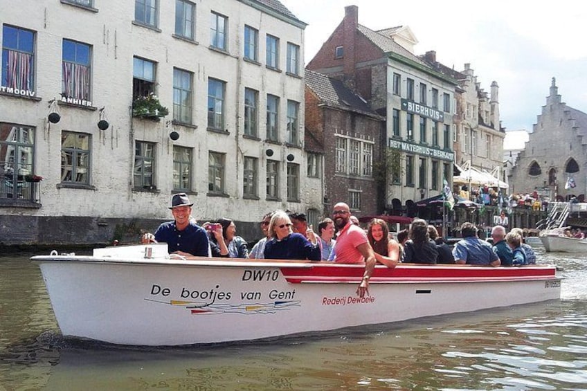 40-Minute Guided boat trip in medieval Ghent 2