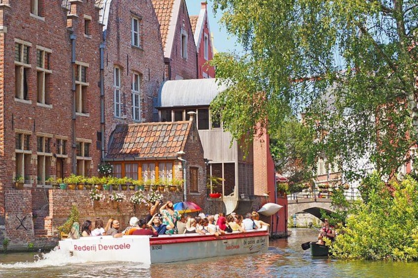 40-Minute Guided boat trip in medieval Ghent 2