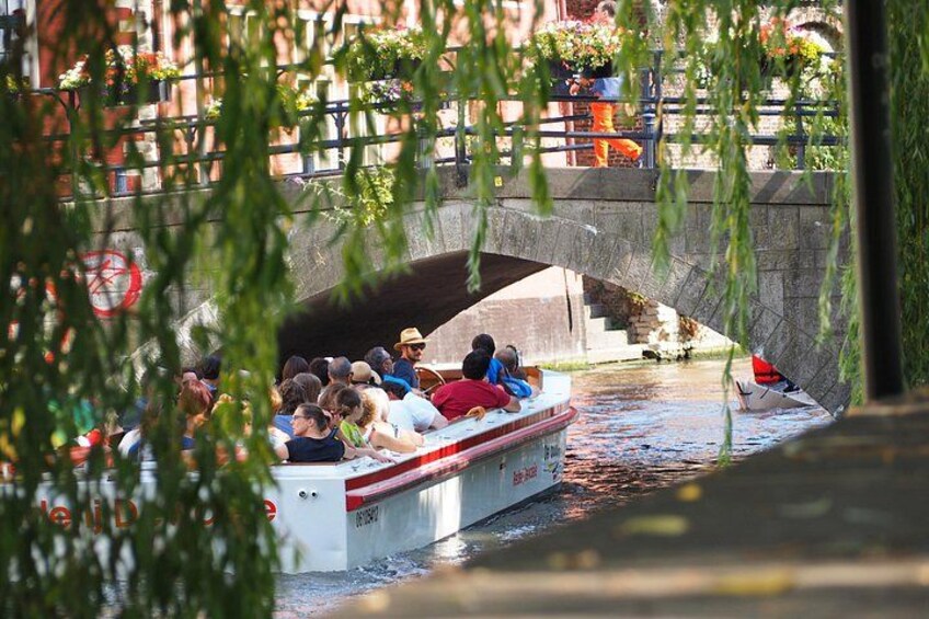 40-Minute Guided boat trip in medieval Ghent 2
