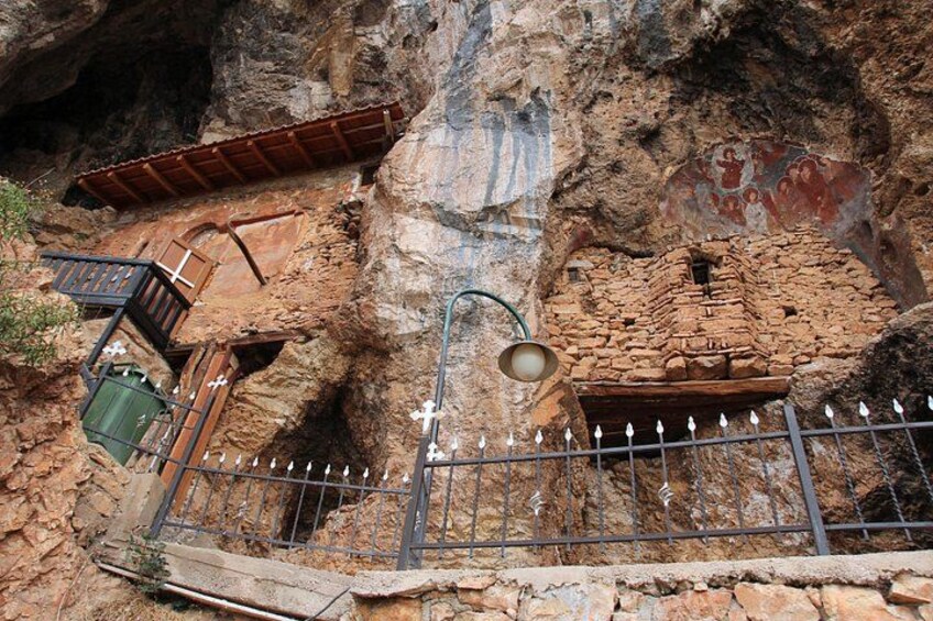 Struga, cave churches and Vevchani springs tour from Ohrid 1