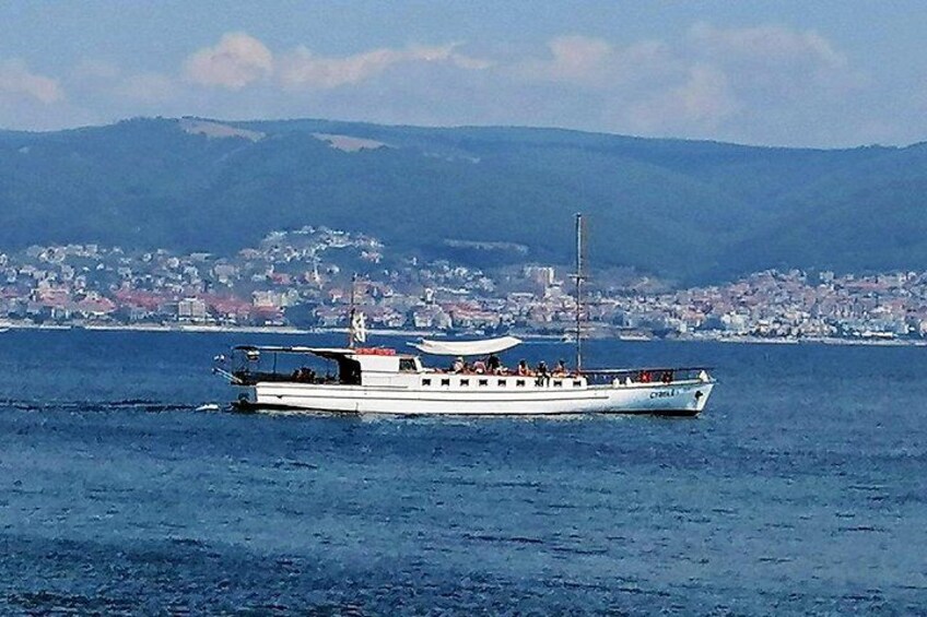 4-hour Boat Trip with Fishing, Lunch and Unlimited Drinks in Nessebar 3