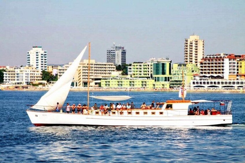 4-hour Boat Trip with Fishing, Lunch and Unlimited Drinks in Nessebar 1