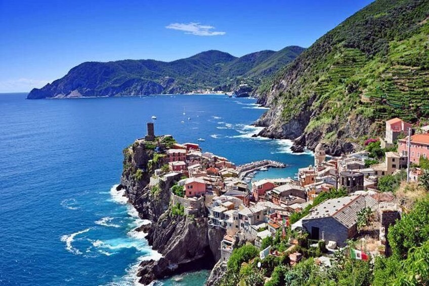 The beautiful coastline of Cinque Terre 1