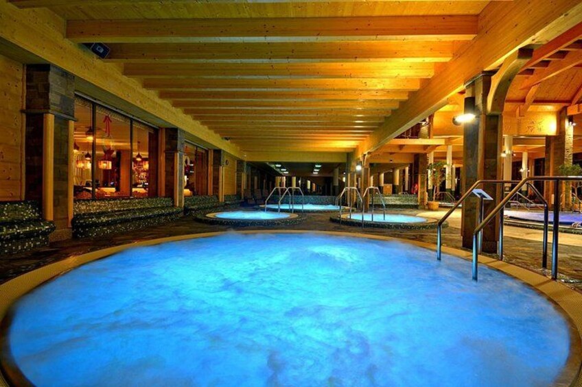Indoor jacuzzis with hot mineral water 3