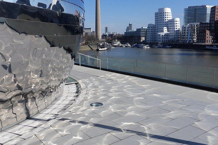 Explore Modern Dusseldorf-Iconic Architecture & Scenic Waterfront 3