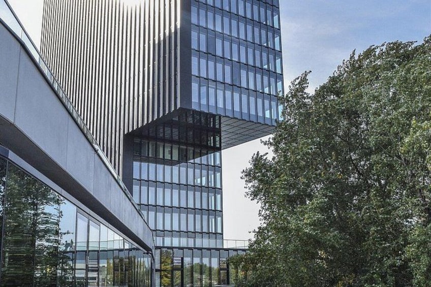 Explore Modern Dusseldorf-Iconic Architecture & Scenic Waterfront 5