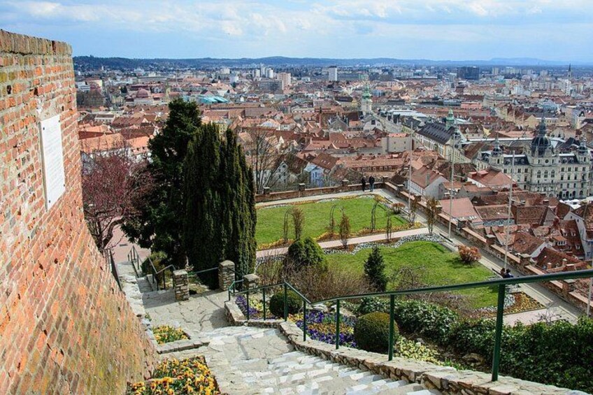 Strolling Graz: Medieval Lanes, Baroque Splendor & Modern Marvels 1