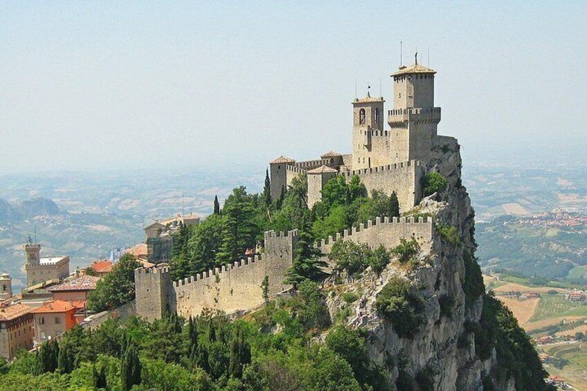 San Marino Highlights: Monte Titano, Guaita Tower & Old Town 2