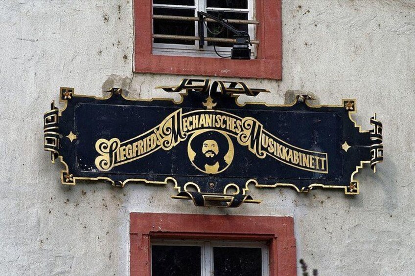 Rüdesheim, Siegfrieds Mechanisches Musikkabinett, Schild, Credits: Petra Klawikowski 1