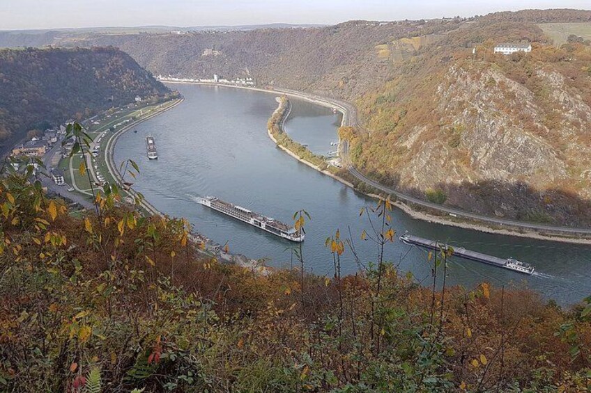 Boat tour alongside Loreley rock 1