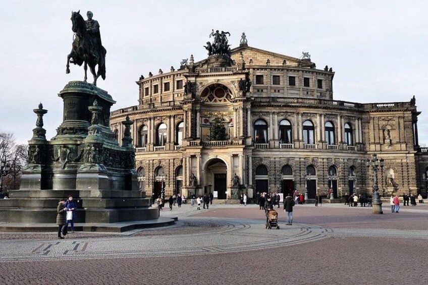 Explore Dresden: Discover the New Green Vault & Iconic Landmarks 1