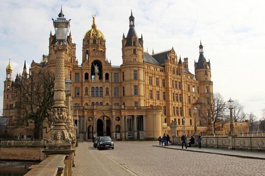 Schwerin Walking tour with Palace & Cathedral