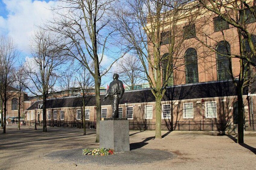 A statue in a courtyard with a building in the background. 5